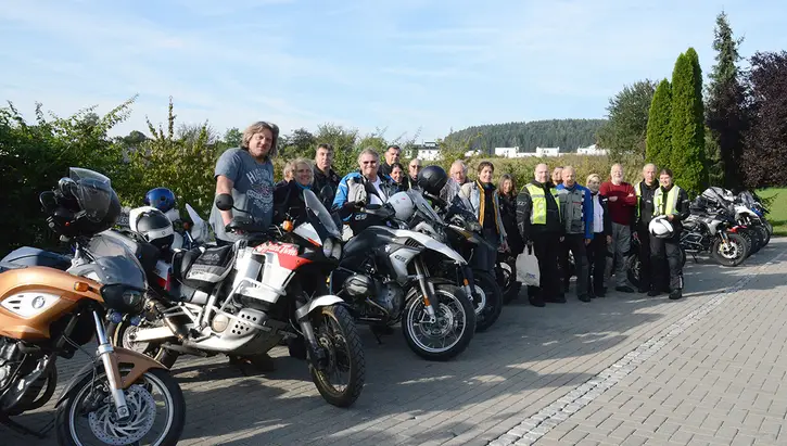 Die Besuchergruppe bei ihrer Ankunft am KARL STORZ Besucherzentrum.