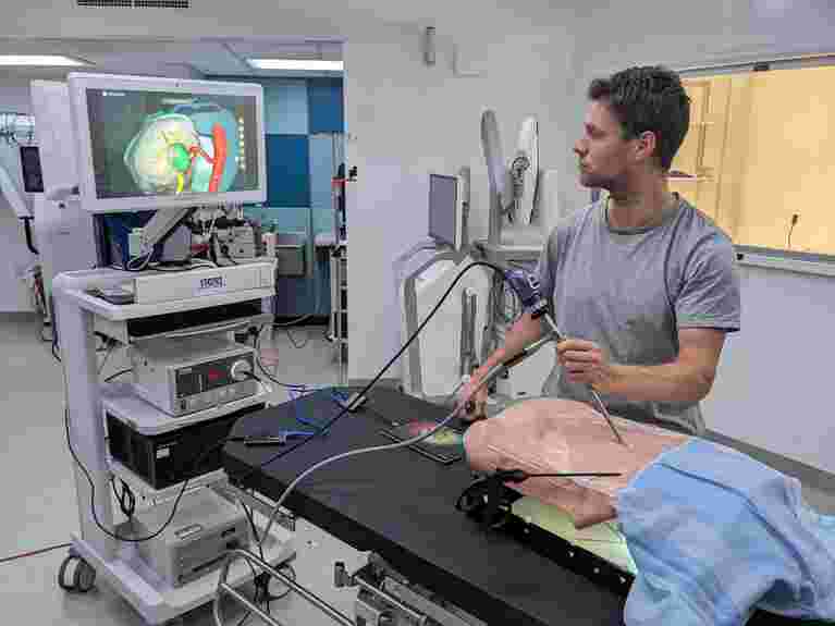 Man with endoscope training with the help of AI 