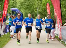 Zieleinlauf mit vereinten Kräften: KARL STORZ Mitarbeiter beim Staffelmarathon 